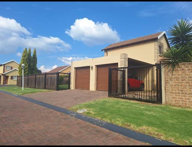 3 BEDROOM HOUSE FOR SALE IN SONNEVELD